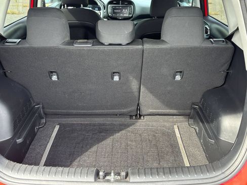 Used 2025 Kia Soul LX w/ LX Technology Package FWD image 22