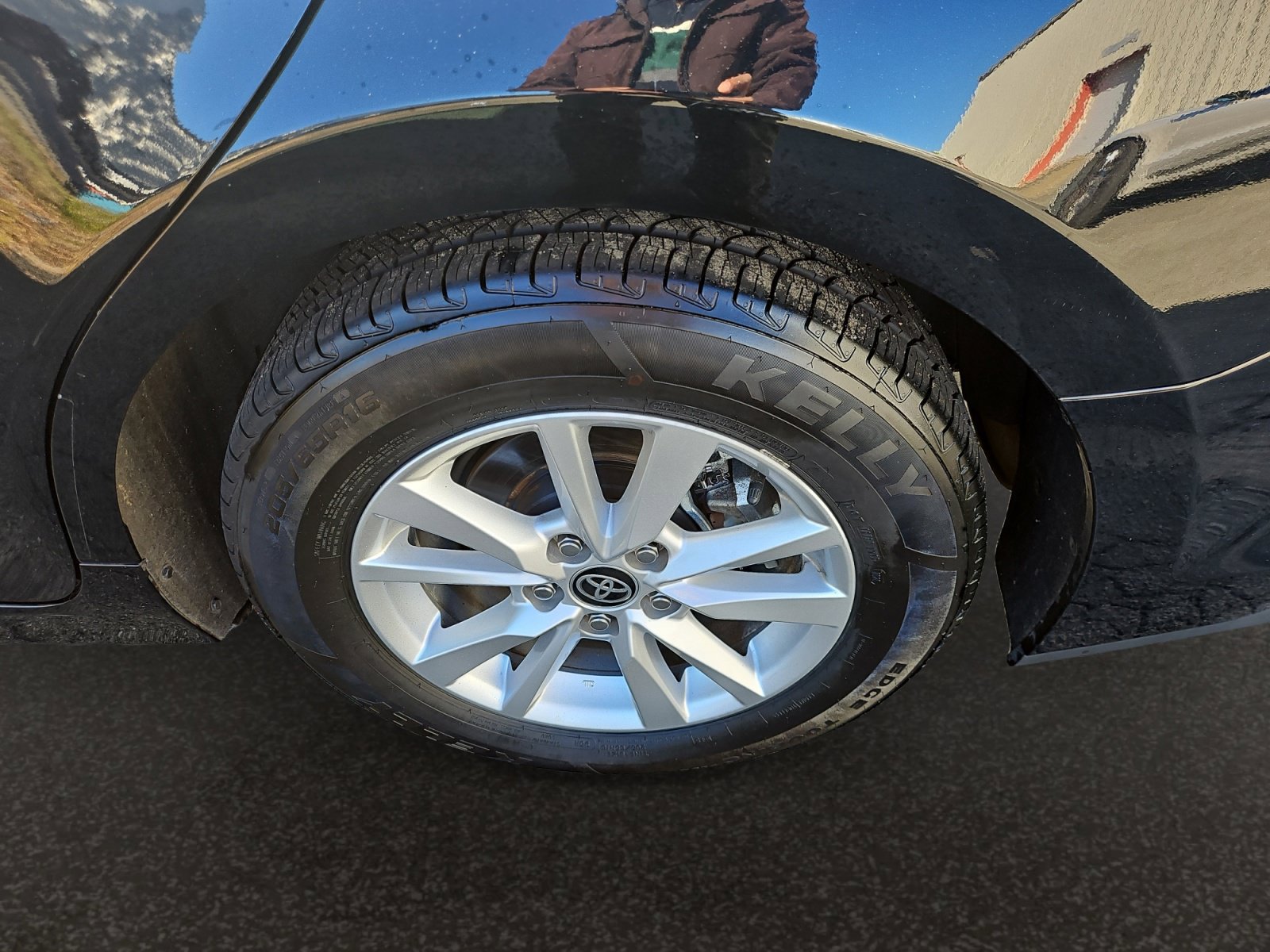 Used 2025 Toyota Camry LE FWD image 46
