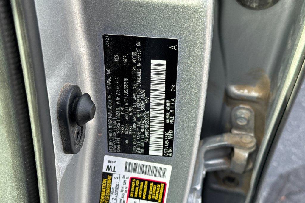 Used 2021 Toyota Highlander XLE AWD/4WD image 34
