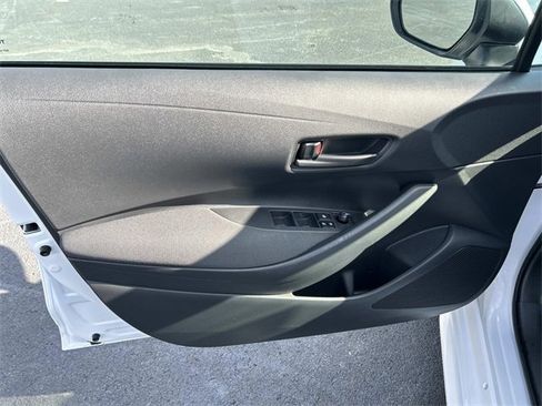 Used 2025 Toyota Corolla LE image 18