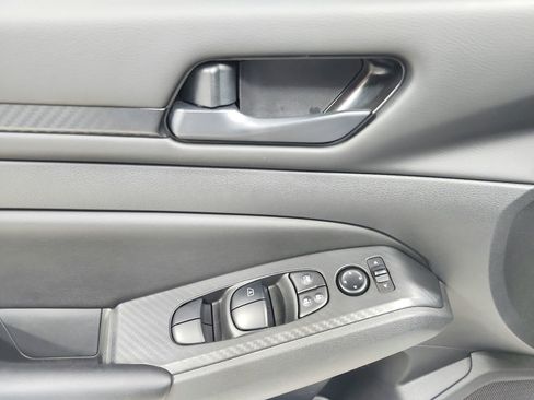 Used 2024 Nissan Altima 2.5 S FWD image 30