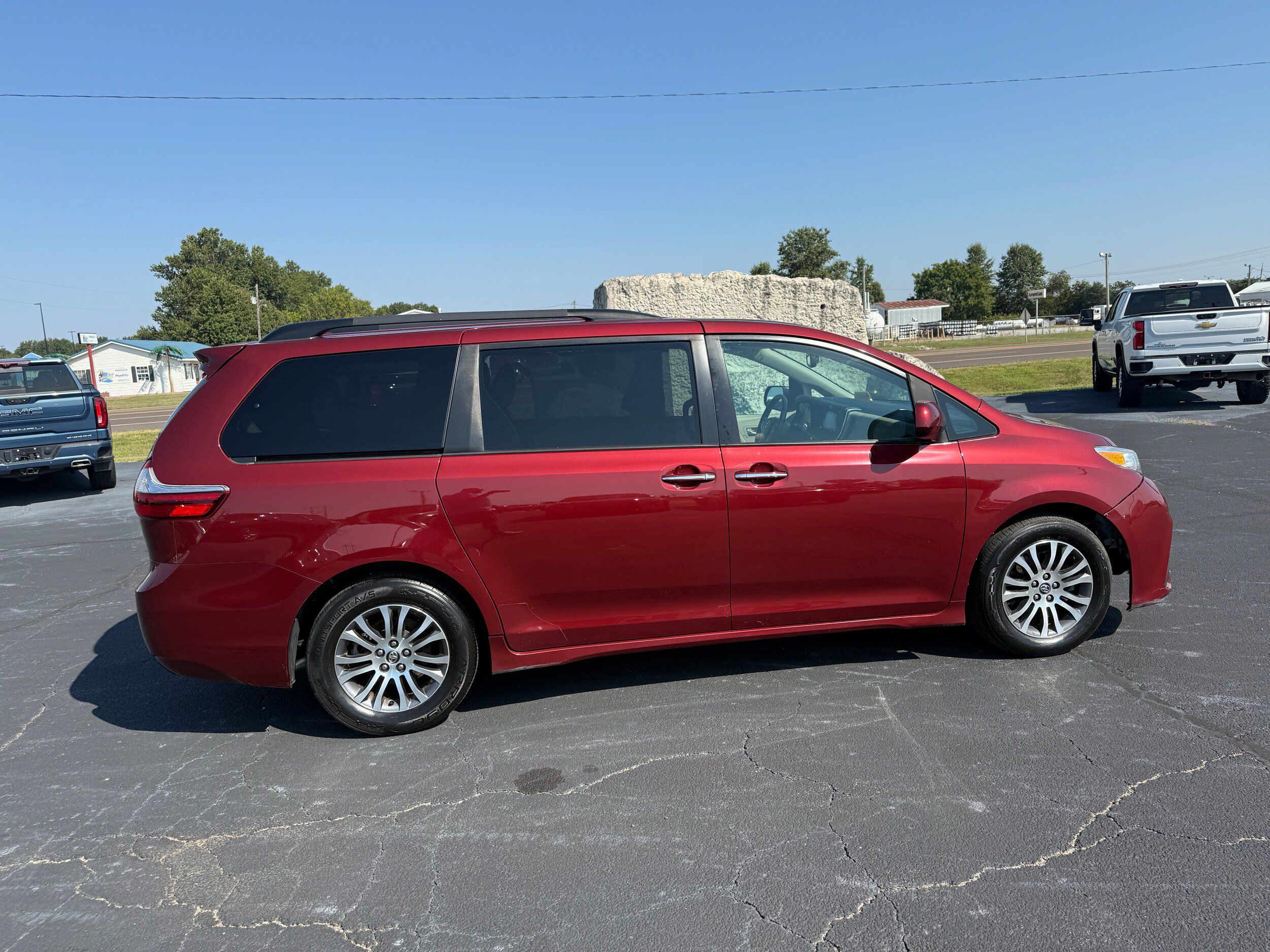 Used 2019 Toyota Sienna XLE FWD image 8