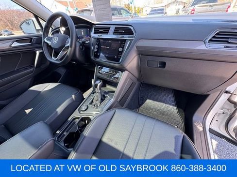 Used 2022 Volkswagen Tiguan SE w/ Panoramic Sunroof Package image 25