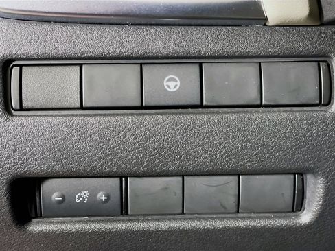 Used 2021 Nissan Rogue SV image 17