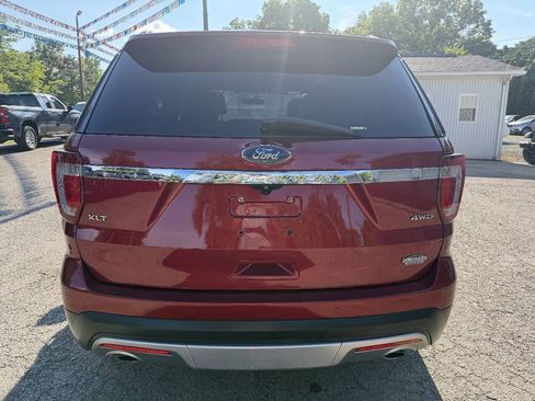 Used 2017 Ford Explorer XLT w/ Equipment Group 202A AWD/4WD image 6