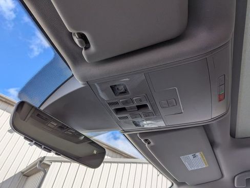 Used 2022 Volkswagen Atlas SEL Premium AWD/4WD image 16