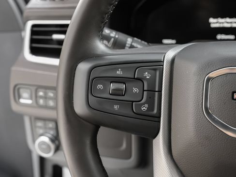 Used 2023 GMC Yukon Denali AWD/4WD image 18