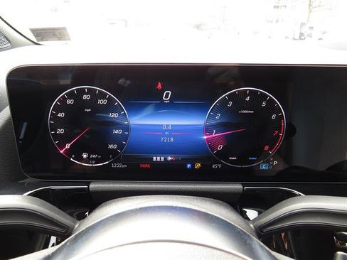 Used 2025 Mercedes-Benz GLA 250 4MATIC image 13