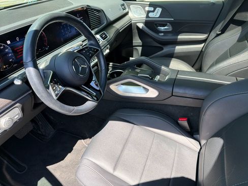 Used 2024 Mercedes-Benz GLS 450 4MATIC image 8