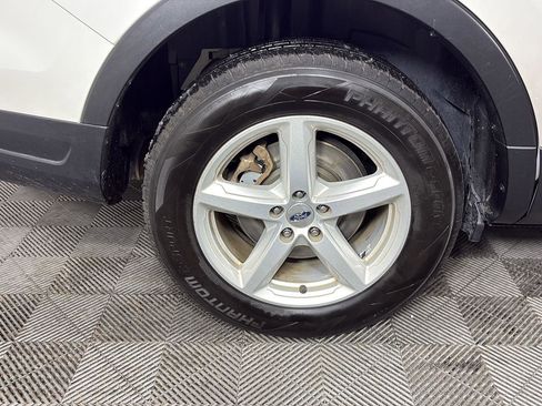 Used 2018 Ford Explorer XLT image 13