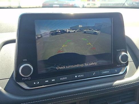 Used 2024 Nissan Rogue S AWD/4WD image 17