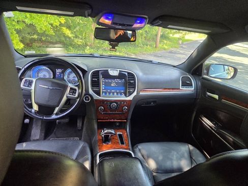 Used 2012 Chrysler 300 Limited RWD image 6