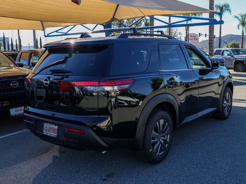 New 2025 Nissan Pathfinder SV image 4