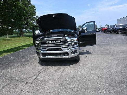 Used 2025 RAM 2500 Laramie AWD/4WD image 47