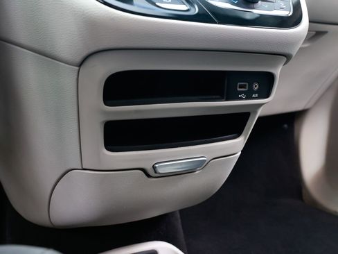 Used 2017 Chrysler Pacifica LX image 45