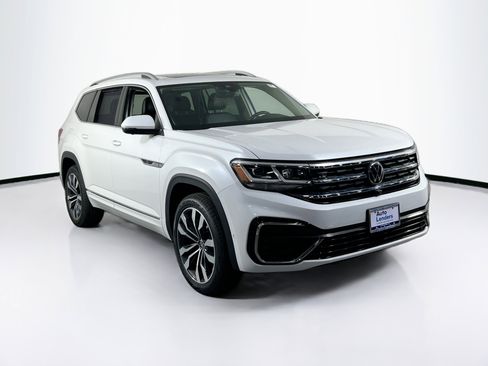 Used 2023 Volkswagen Atlas SEL Premium image 3