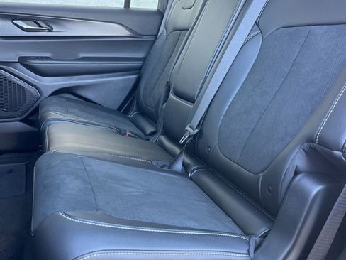 New 2025 Jeep Grand Cherokee L Altitude image 24