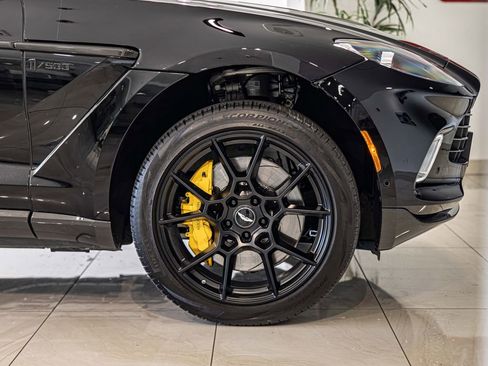 Used 2021 Aston Martin DBX AWD/4WD image 10