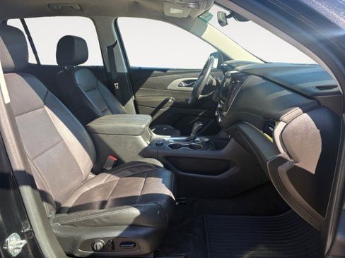 Used 2020 Chevrolet Traverse LT w/ Driver Confidence II Package image 6