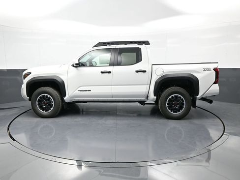 New 2024 Toyota Tacoma TRD Off-Road image 9