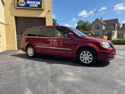 Used 2015 Chrysler Town & Country Touring w/ Driver Convenience Group FWD image 5