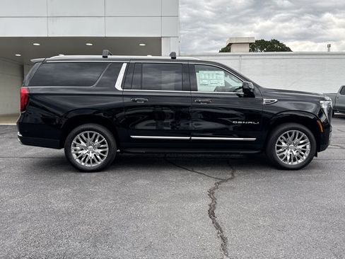 New 2026 GMC Yukon XL Denali w/ LPO, Floor Liner Package AWD/4WD image 2