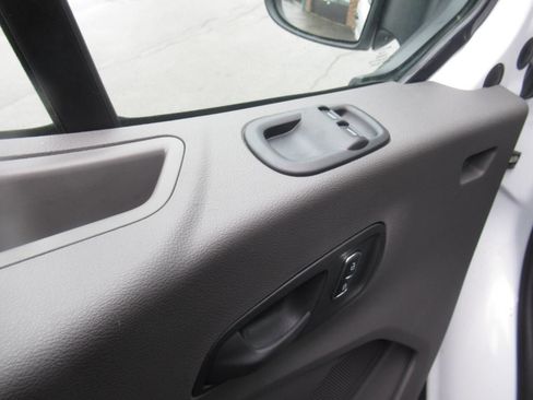 Used 2025 Ford E-Transit 148 Medium Roof image 15