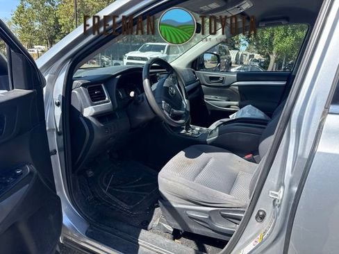 Used 2014 Toyota Highlander LE FWD image 6
