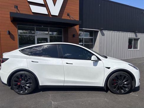 Used 2022 Tesla Model Y Performance AWD/4WD image 2