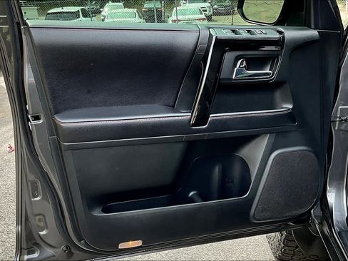Certified 2017 Toyota 4Runner TRD Off-Road AWD/4WD image 20