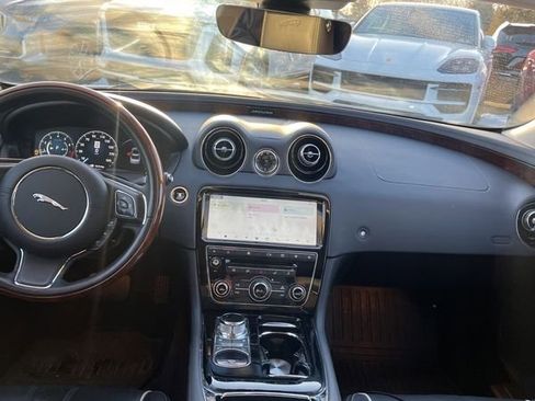 Used 2019 Jaguar XJ R-Sport image 4