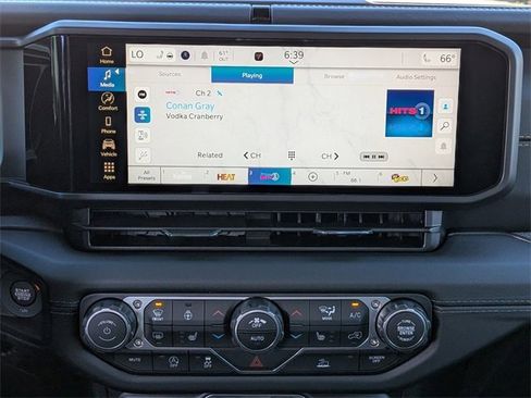 New 2025 Jeep Gladiator Sport image 17