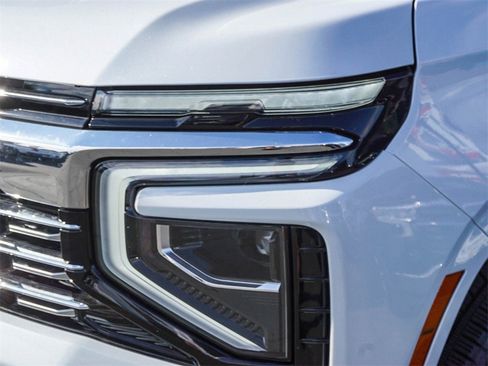 New 2026 Chevrolet Suburban Premier image 5