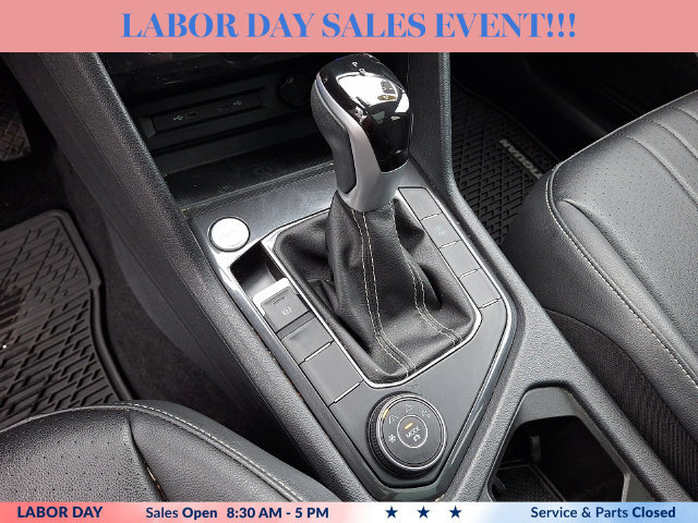 Used 2023 Volkswagen Tiguan SE w/ Panoramic Sunroof Package AWD/4WD image 22
