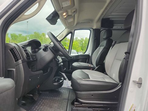 Used 2025 RAM ProMaster 2500 w/ Convenience Group FWD image 13