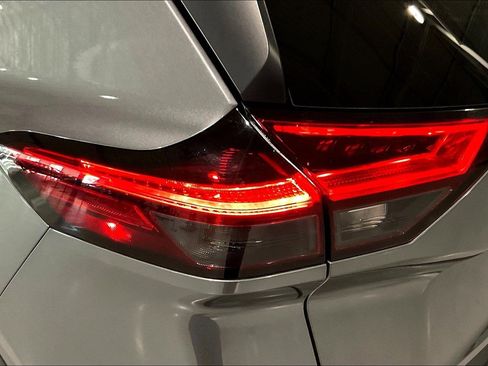 Used 2022 Nissan Rogue SV image 23