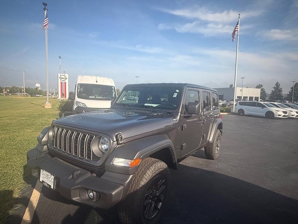 Used 2026 Jeep Wrangler Unlimited Sport AWD/4WD image 4