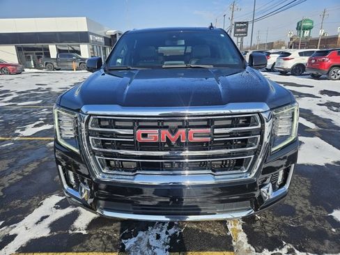Used 2022 GMC Yukon XL SLT w/ SLT Premium Package image 2