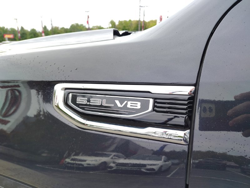 Used 2022 GMC Sierra 1500 SLT w/ SLT Premium Plus Package AWD/4WD image 9