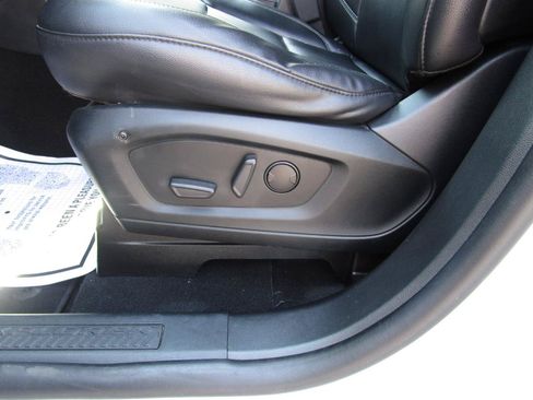 Used 2020 Ford Explorer XLT w/ Equipment Group 202A RWD image 19