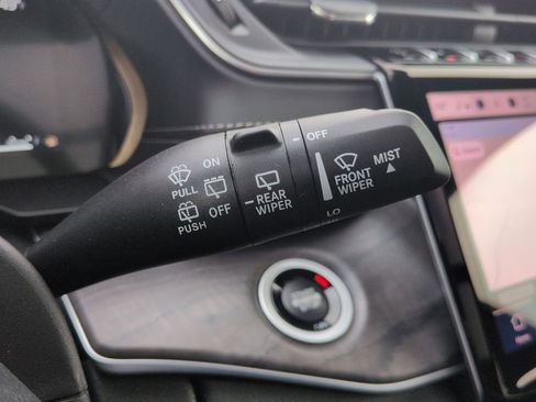 New 2025 Jeep Grand Cherokee Limited w/ Luxury Tech Group II image 26