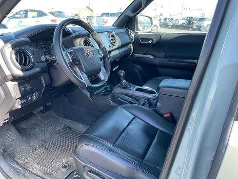 Used 2023 Toyota Tacoma TRD Off-Road w/ TRD Premium Off Road Package image 11