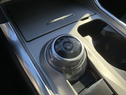 Used 2022 Ford Explorer XLT w/ Equipment Group 202A image 26