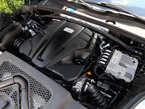 Used 2021 Porsche Macan S image 57