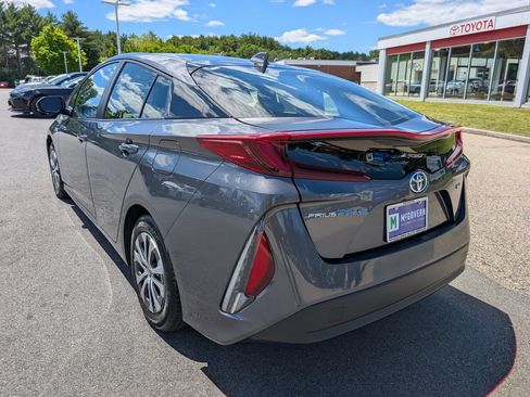 Used 2022 Toyota Prius Prime XLE FWD image 3