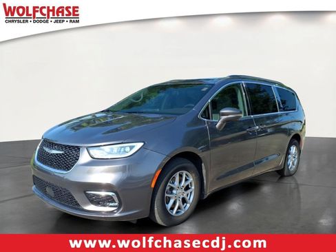 Certified 2021 Chrysler Pacifica Touring FWD image 1