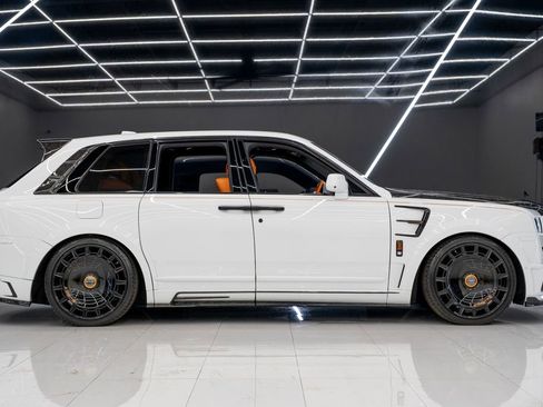 Used 2024 Rolls-Royce Cullinan AWD/4WD image 9