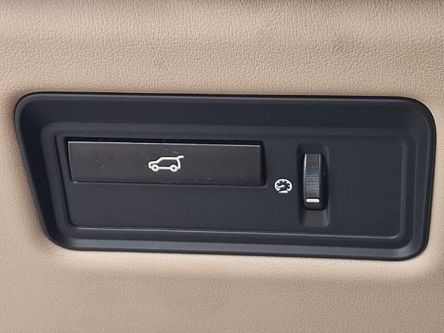 Used 2015 Land Rover Range Rover Supercharged AWD/4WD image 8