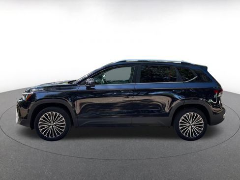 Used 2025 Volkswagen Taos SE FWD image 4