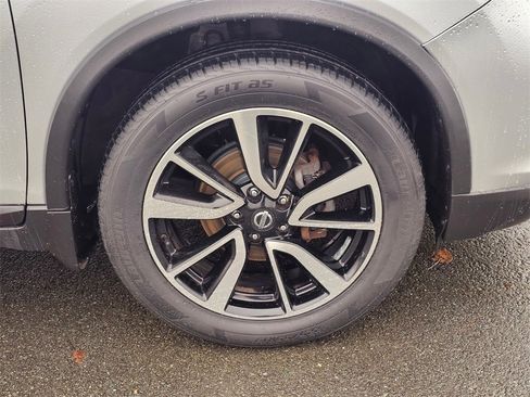 Used 2018 Nissan Rogue SL w/ Premium Package image 32